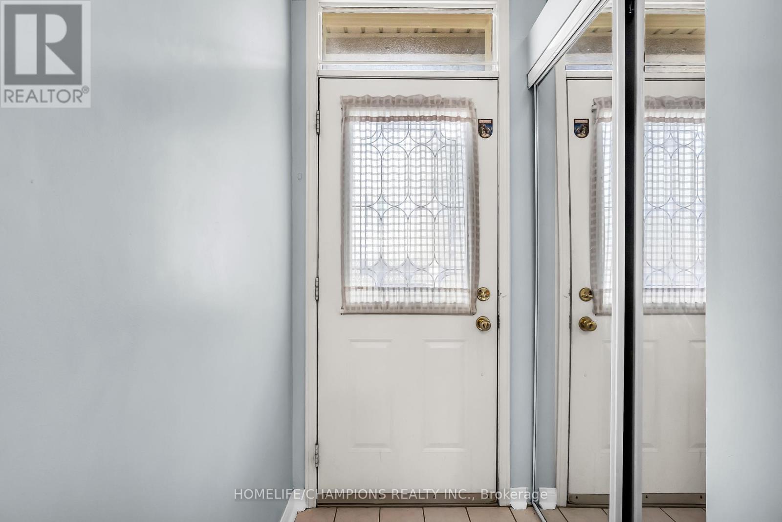 Photo 5 of 119 83 Mondeo Drive, Toronto ON