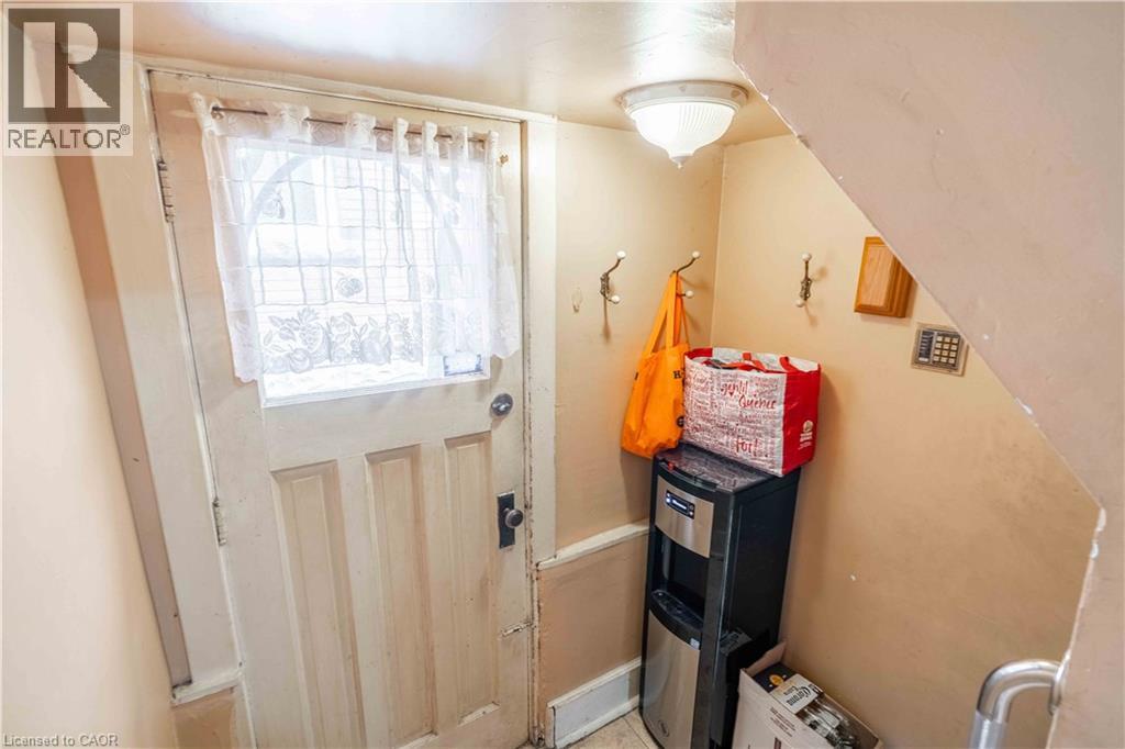 Photo 16 of 228 Province Street S, Hamilton ON