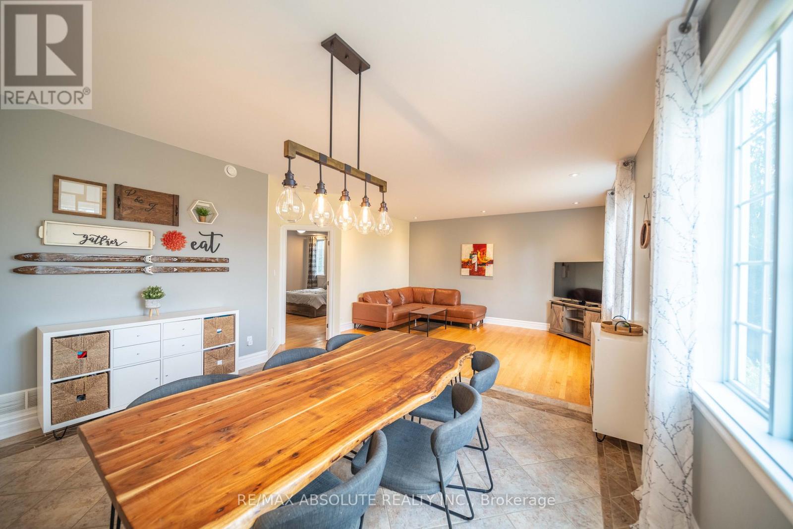 Photo 20 of 735 St Thomas Road, Russell ON