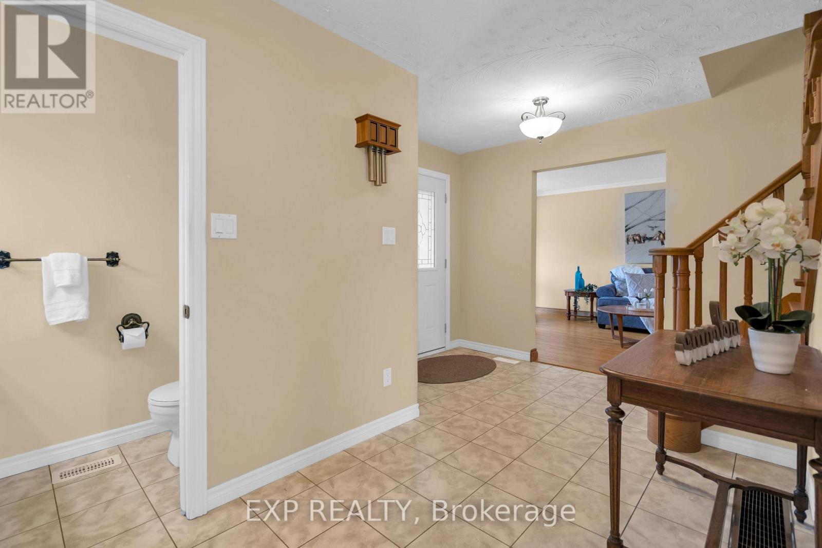 Photo 20 of 11 Justin Court, Georgina ON