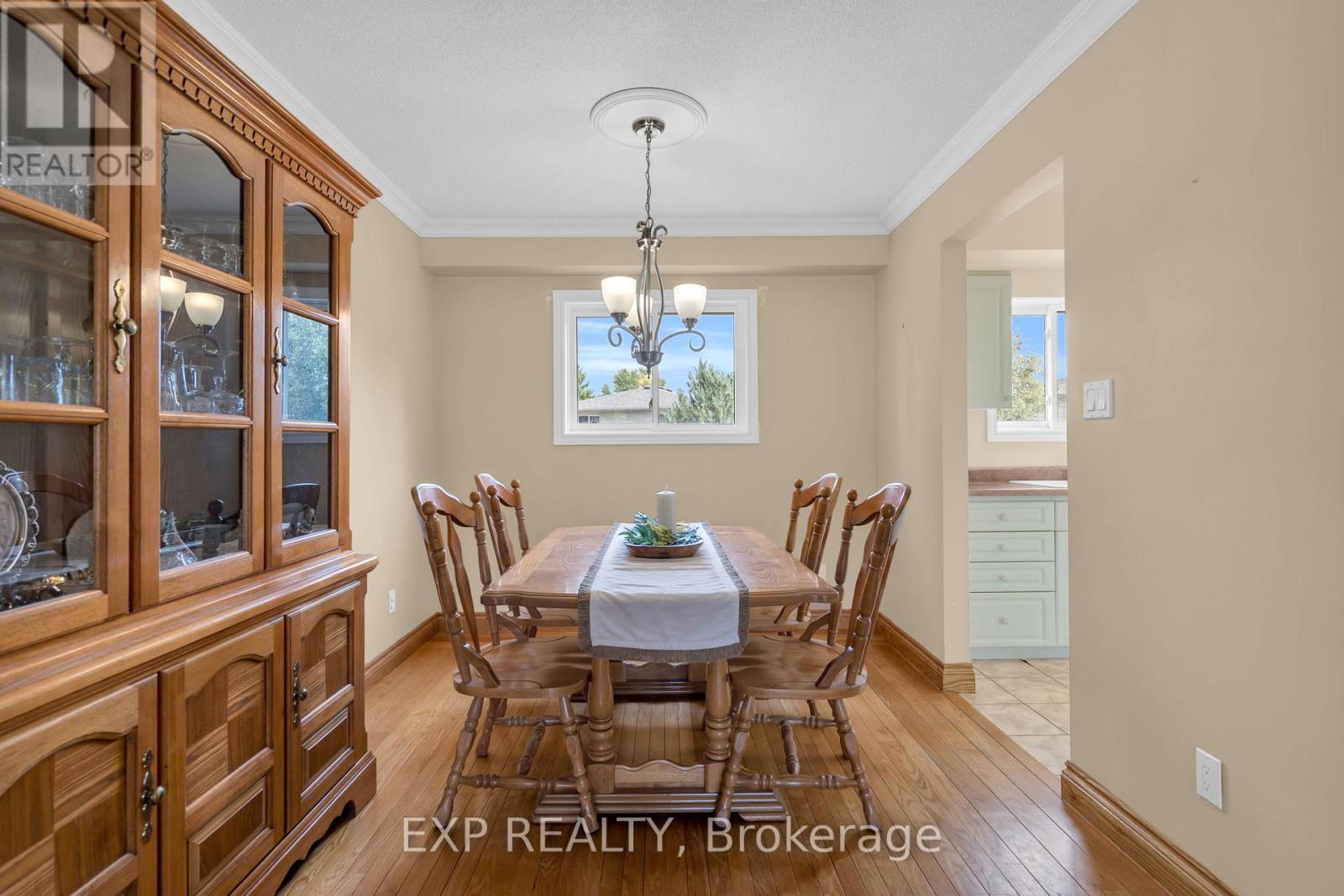 Photo 39 of 11 Justin Court, Georgina ON