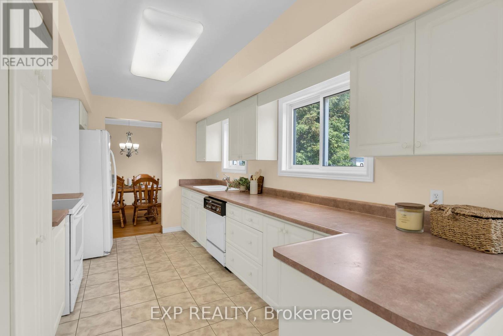 Photo 18 of 11 Justin Court, Georgina ON