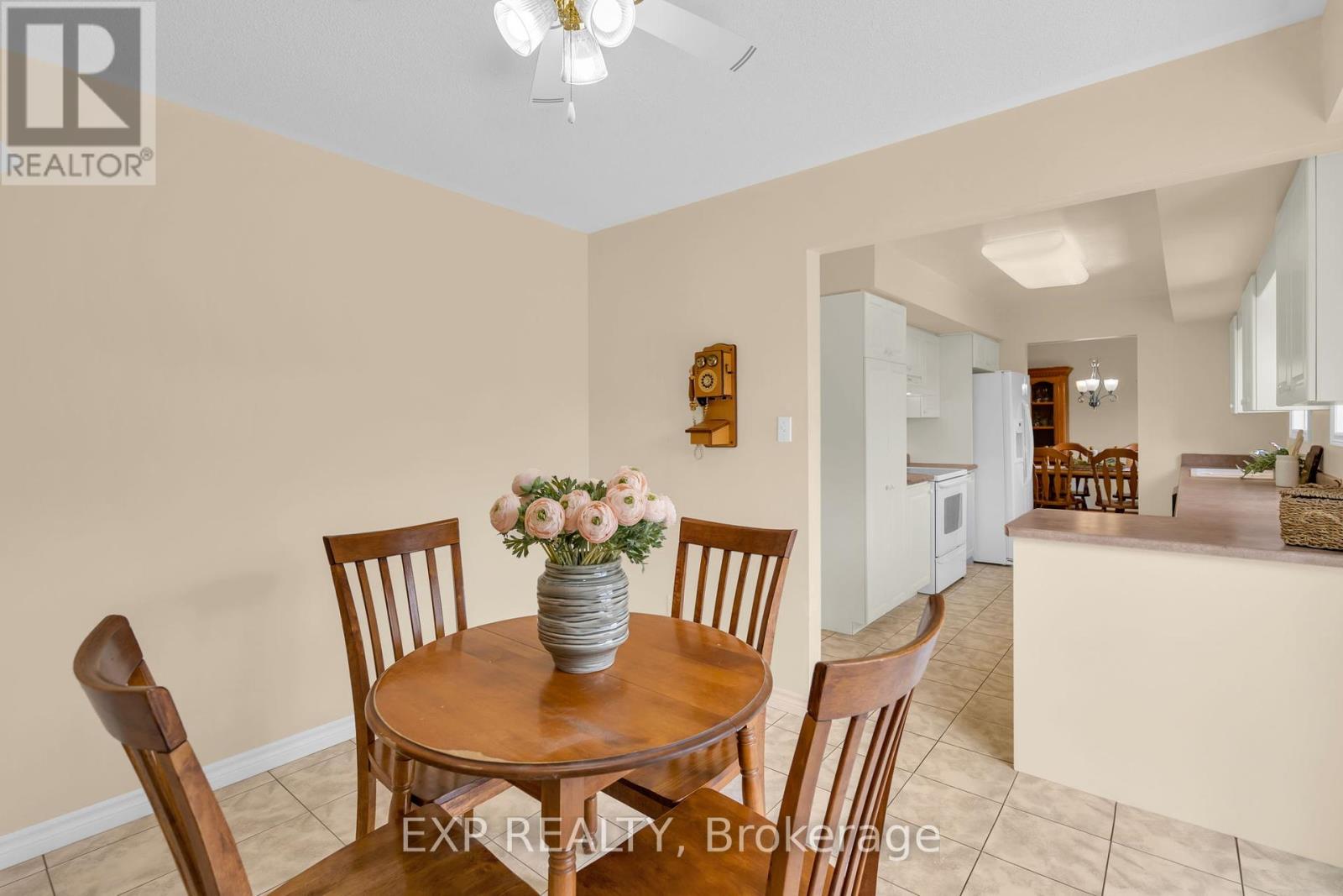 Photo 41 of 11 Justin Court, Georgina ON