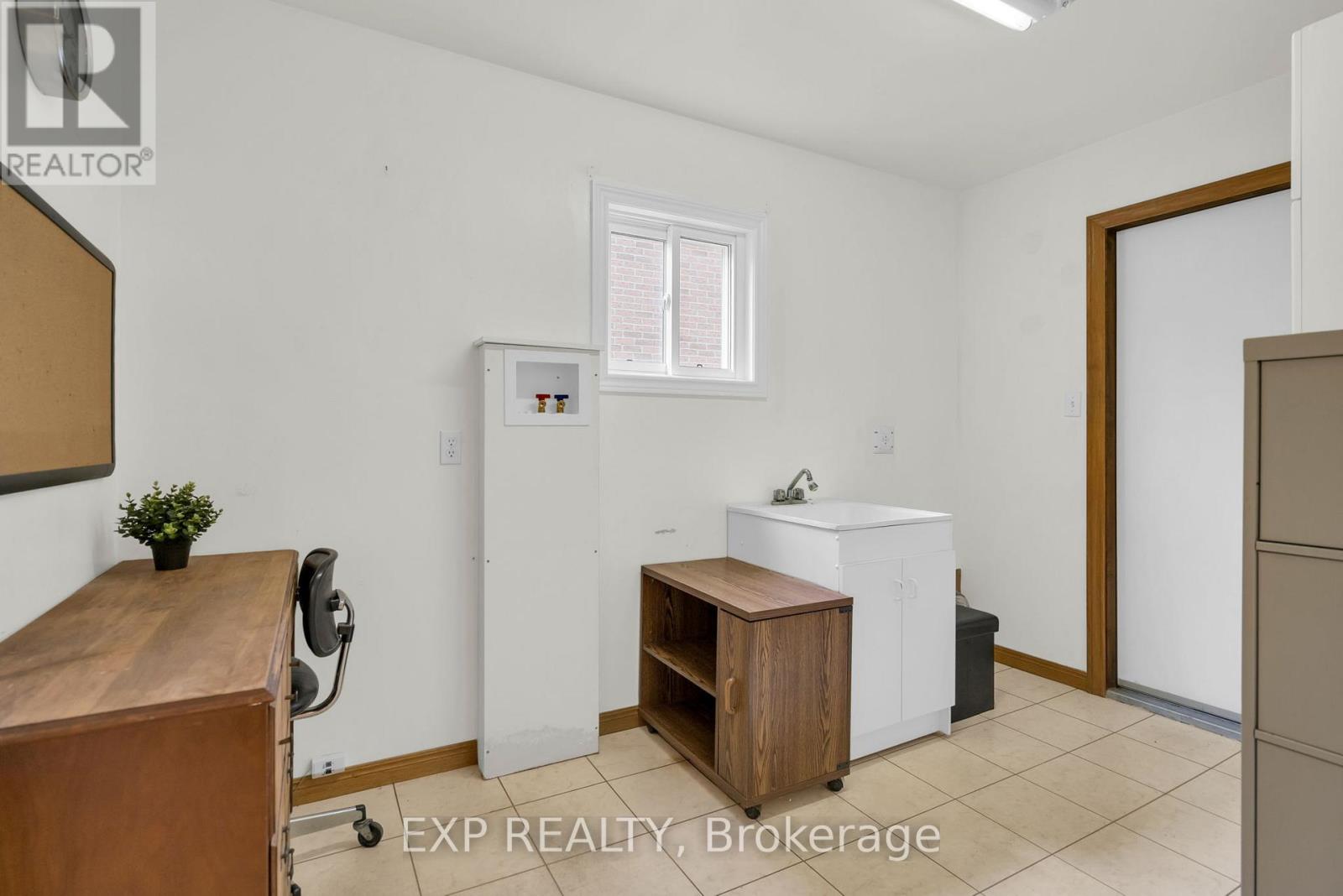 Photo 35 of 11 Justin Court, Georgina ON