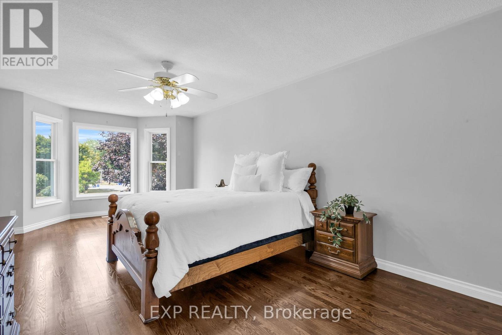 Photo 5 of 11 Justin Court, Georgina ON