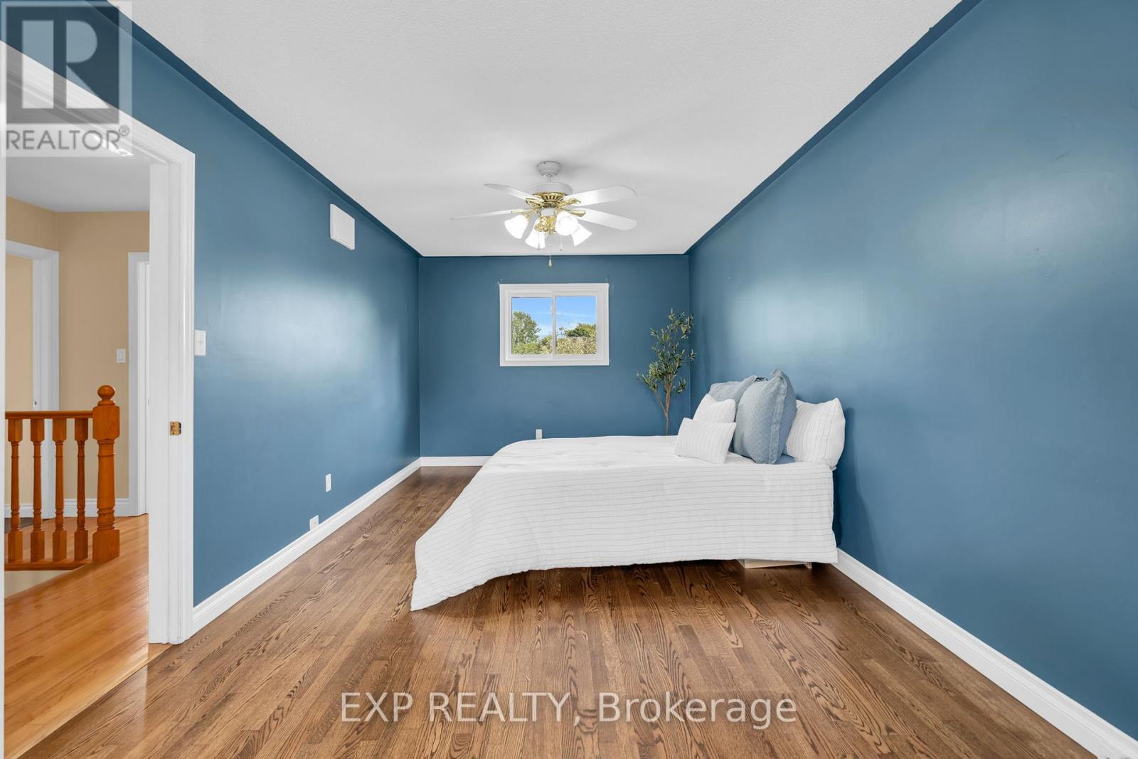 Photo 4 of 11 Justin Court, Georgina ON