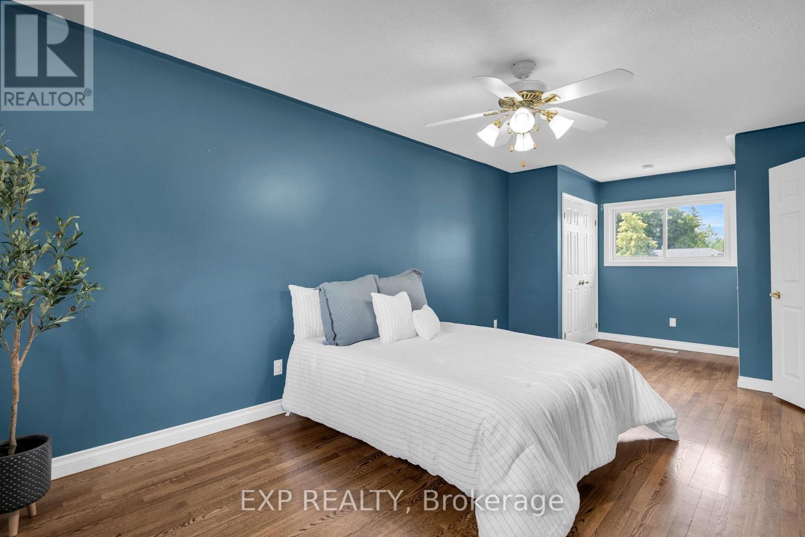 Photo 21 of 11 Justin Court, Georgina ON