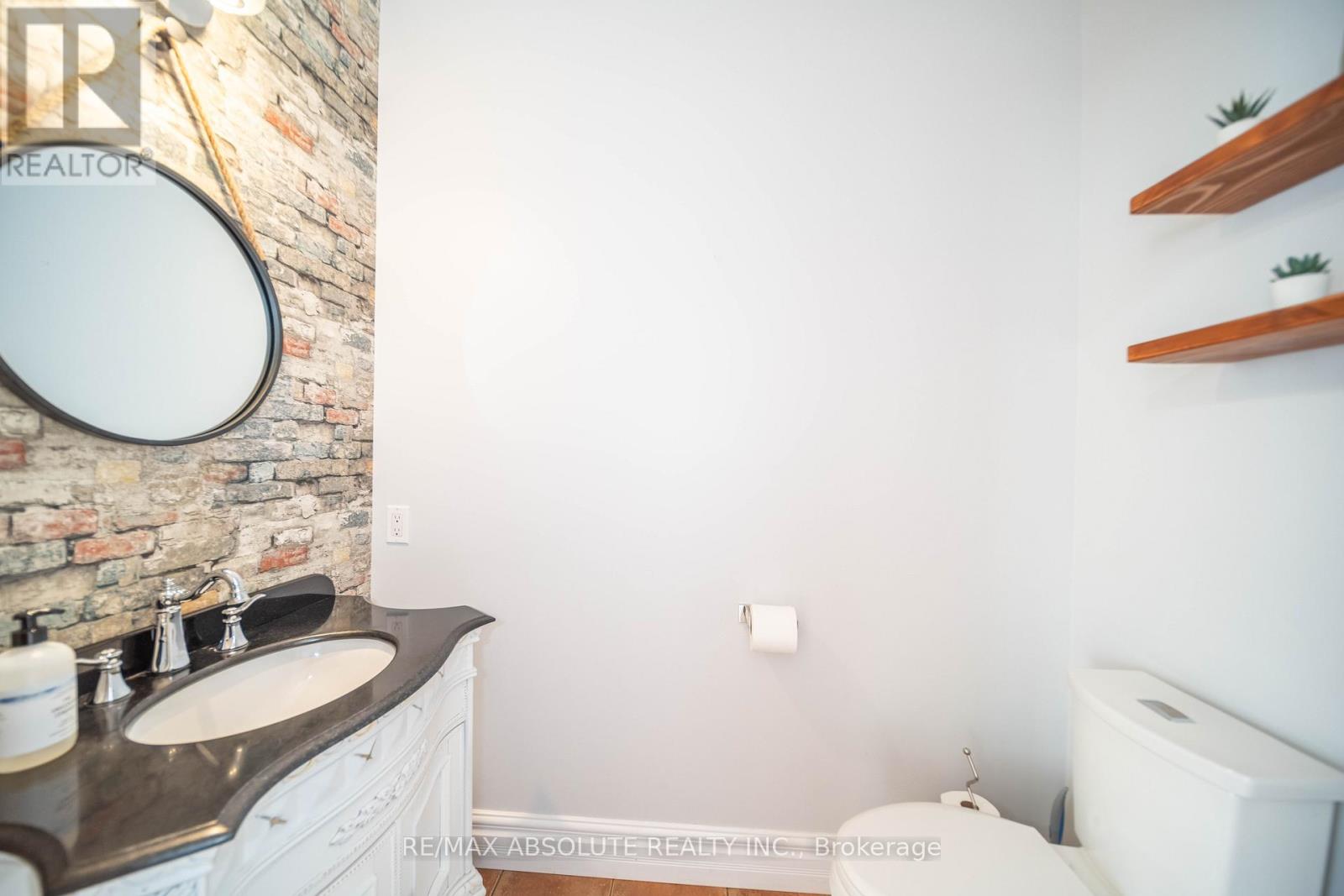 Photo 25 of 735 St Thomas Road, Russell ON