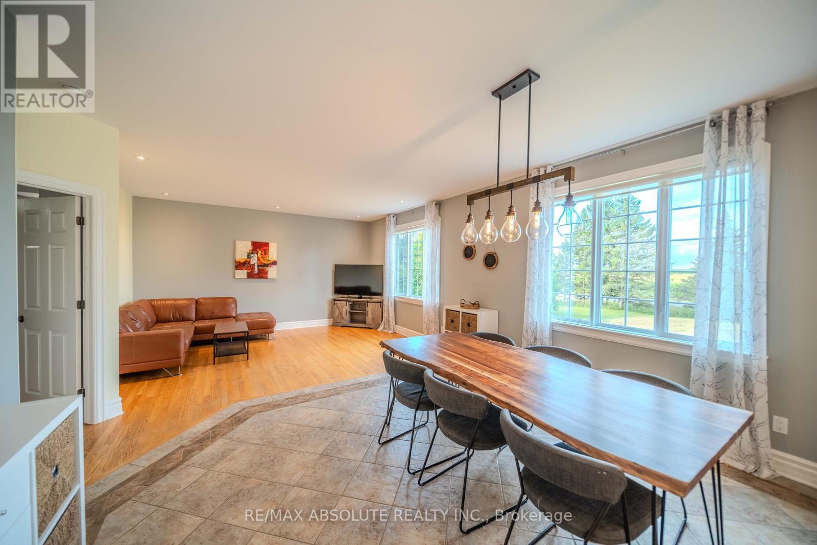 Photo 26 of 735 St Thomas Road, Russell ON