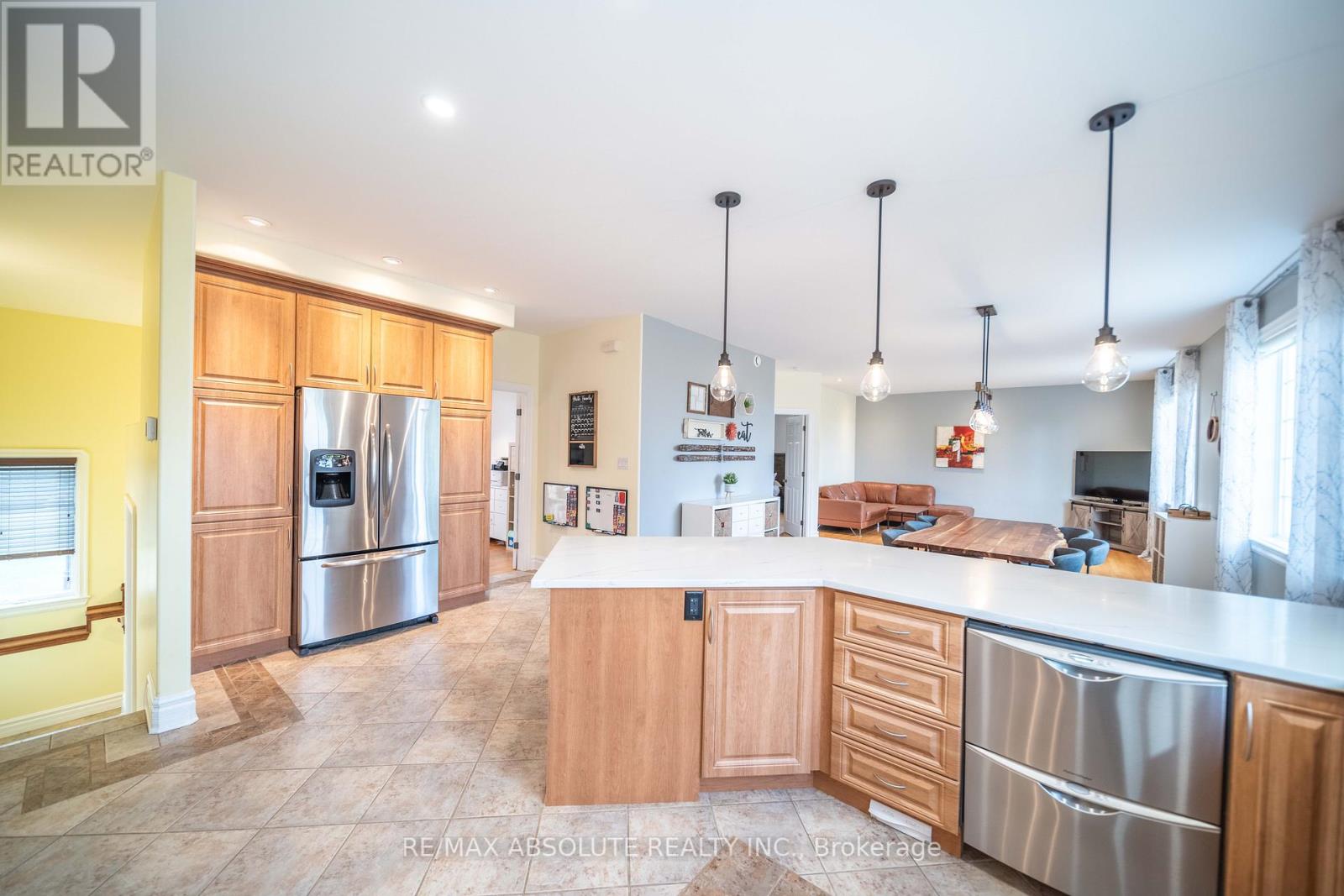 Photo 31 of 735 St Thomas Road, Russell ON