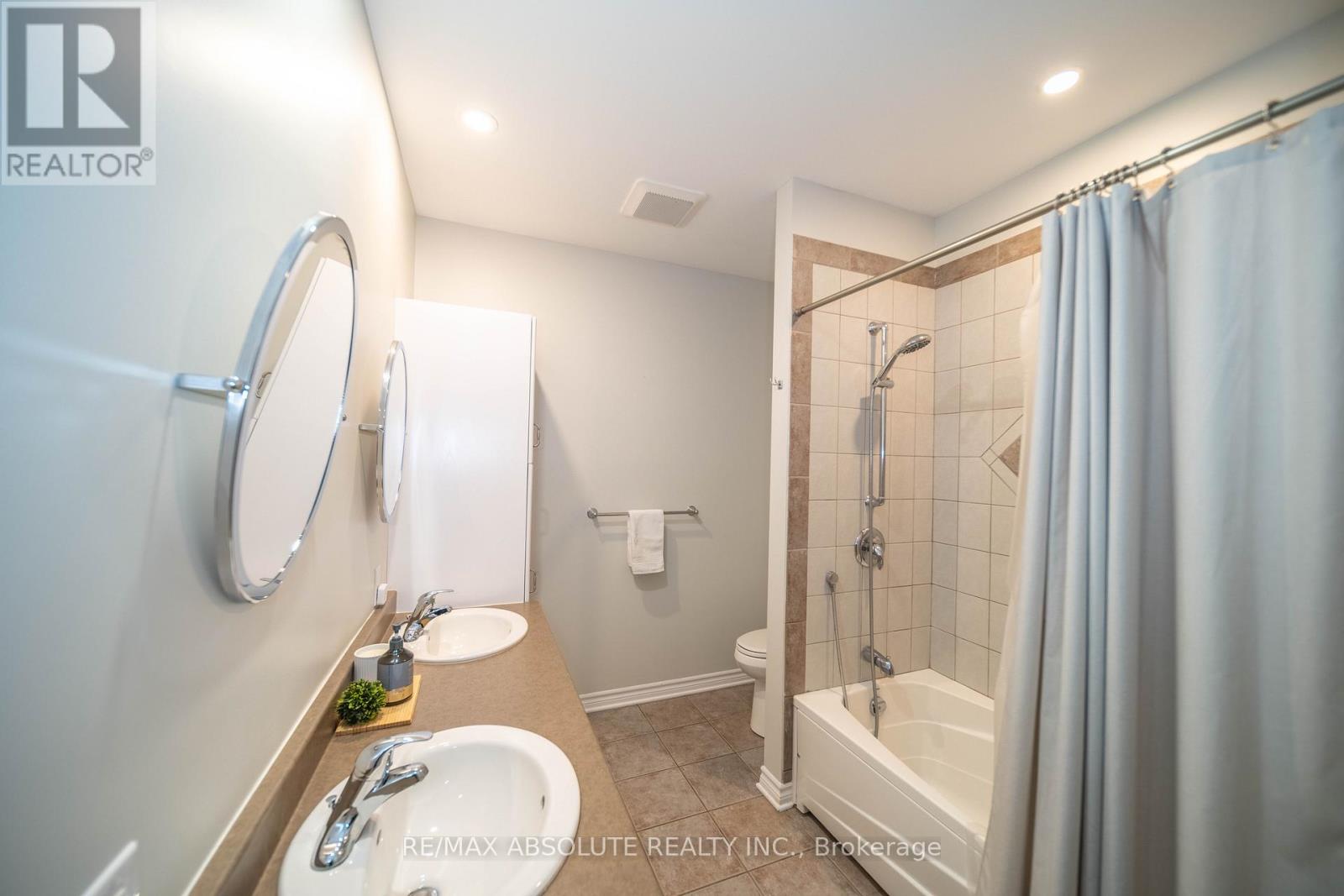 Photo 16 of 735 St Thomas Road, Russell ON