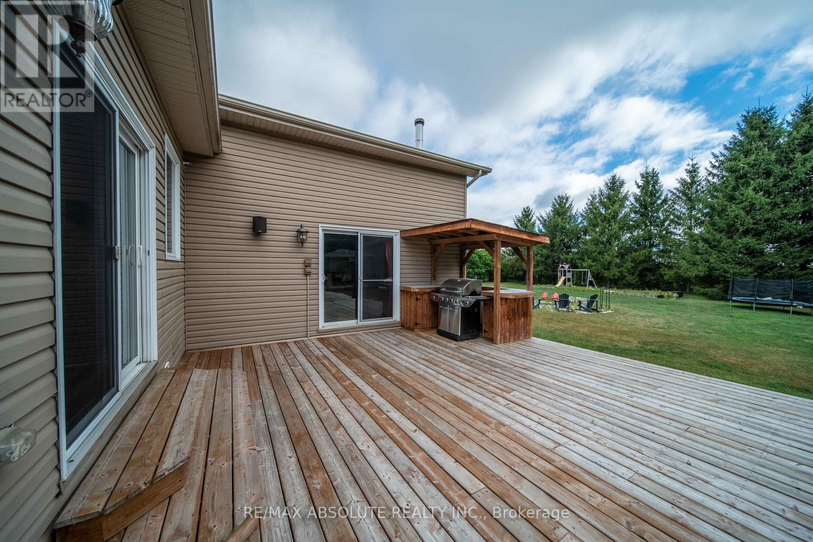 Photo 33 of 735 St Thomas Road, Russell ON