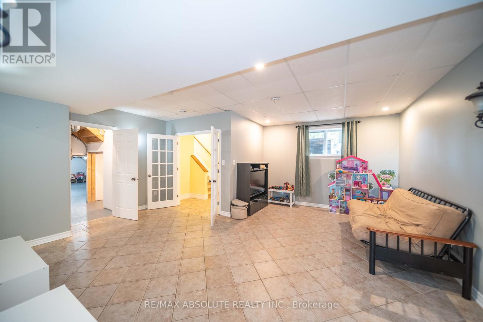 Photo 8 of 735 St Thomas Road, Russell ON