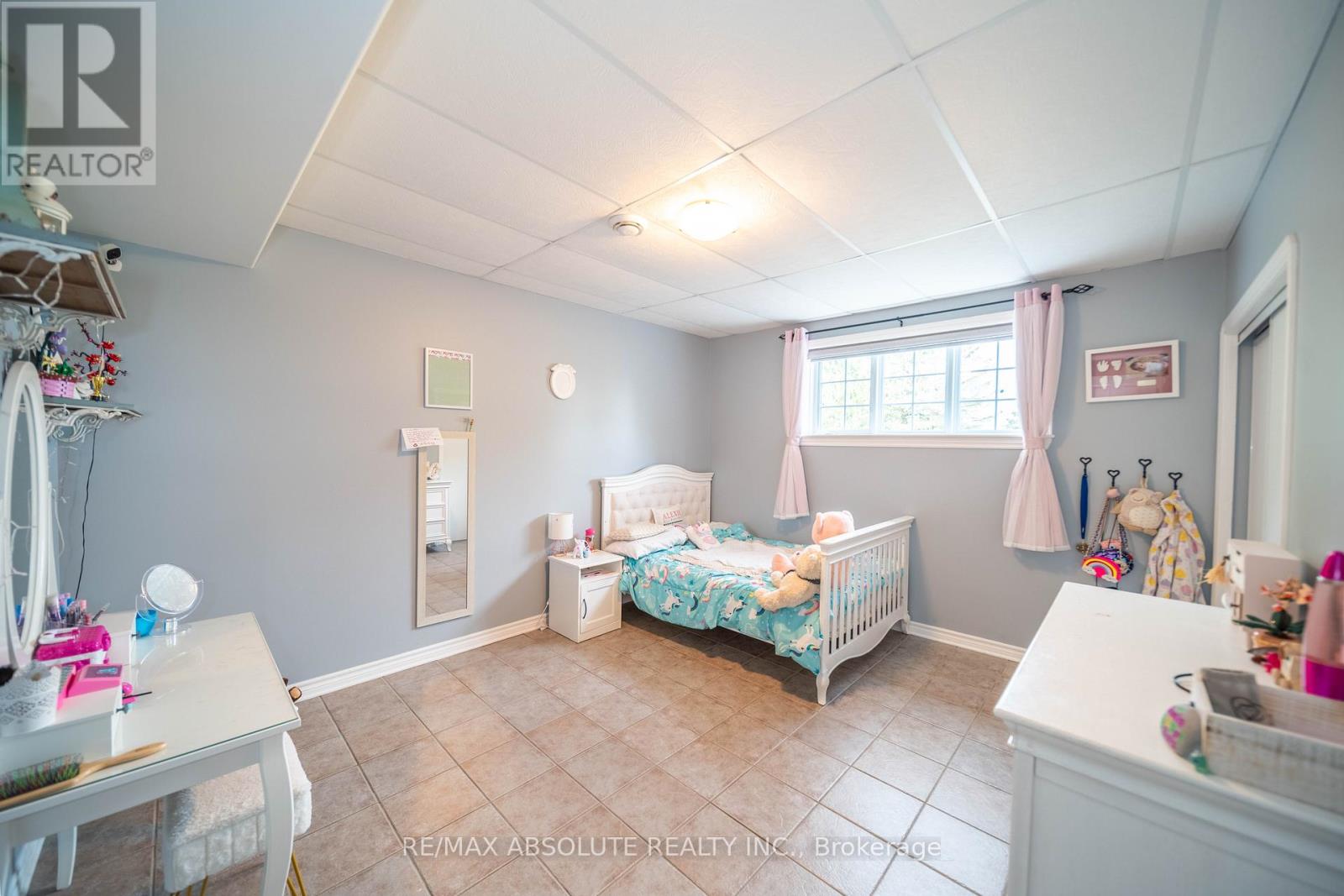Photo 9 of 735 St Thomas Road, Russell ON