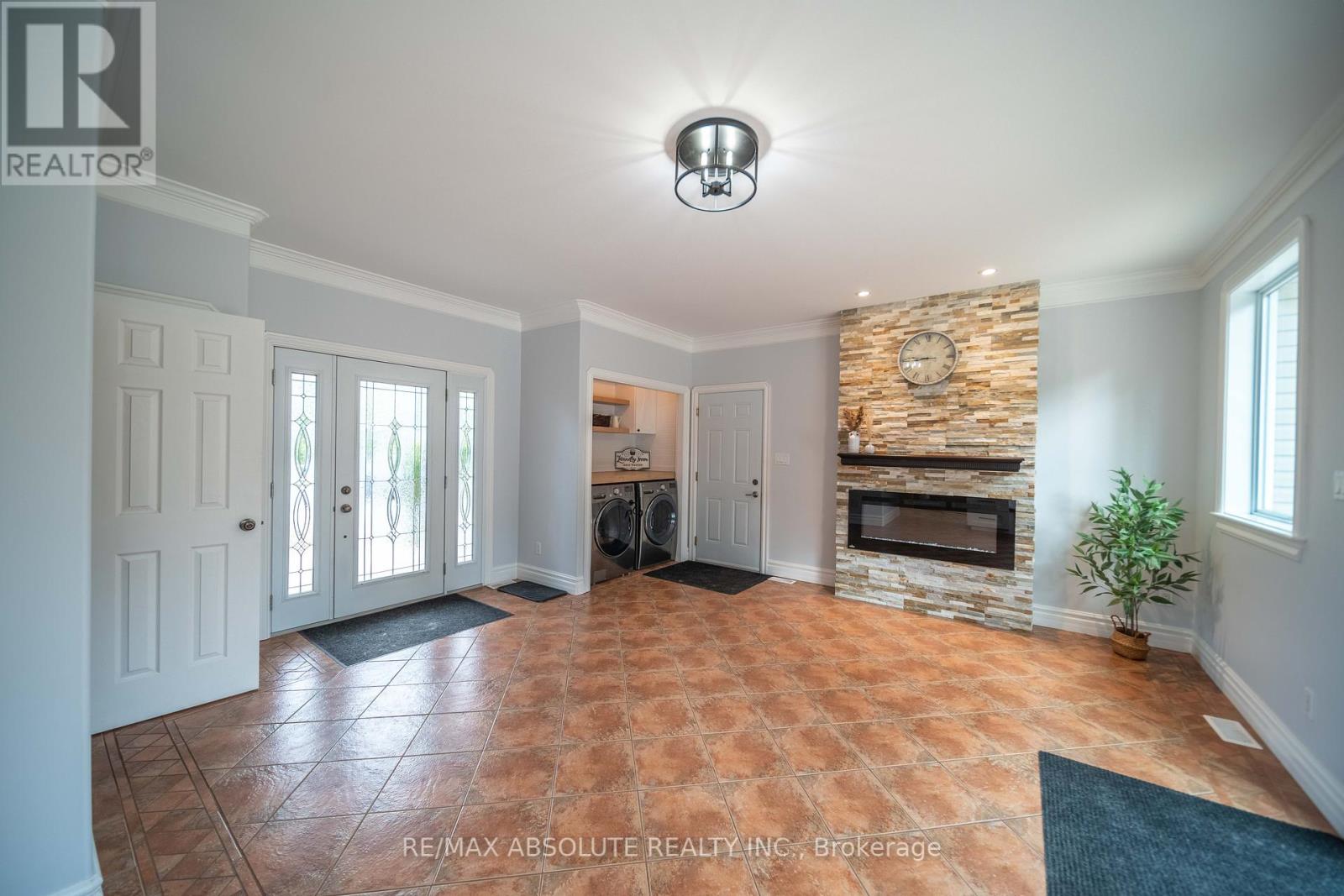 Photo 10 of 735 St Thomas Road, Russell ON