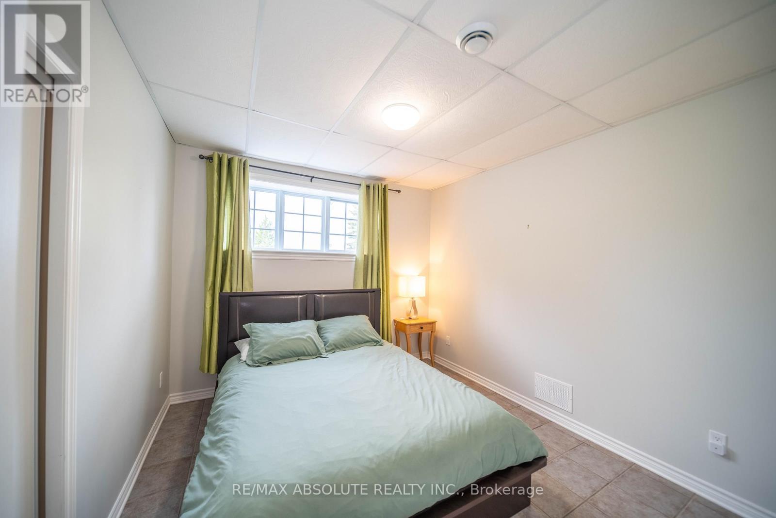 Photo 3 of 735 St Thomas Road, Russell ON