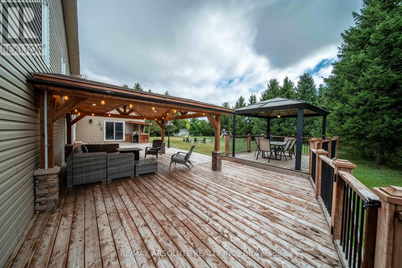 Photo 23 of 735 St Thomas Road, Russell ON