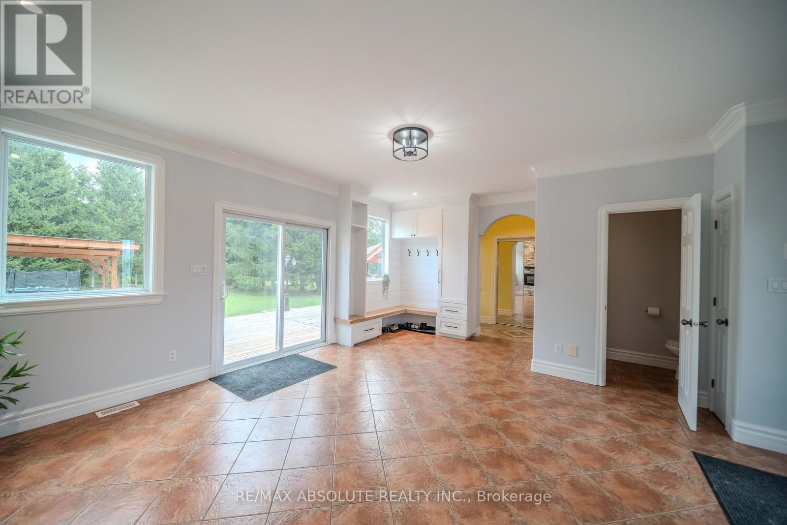 Photo 4 of 735 St Thomas Road, Russell ON