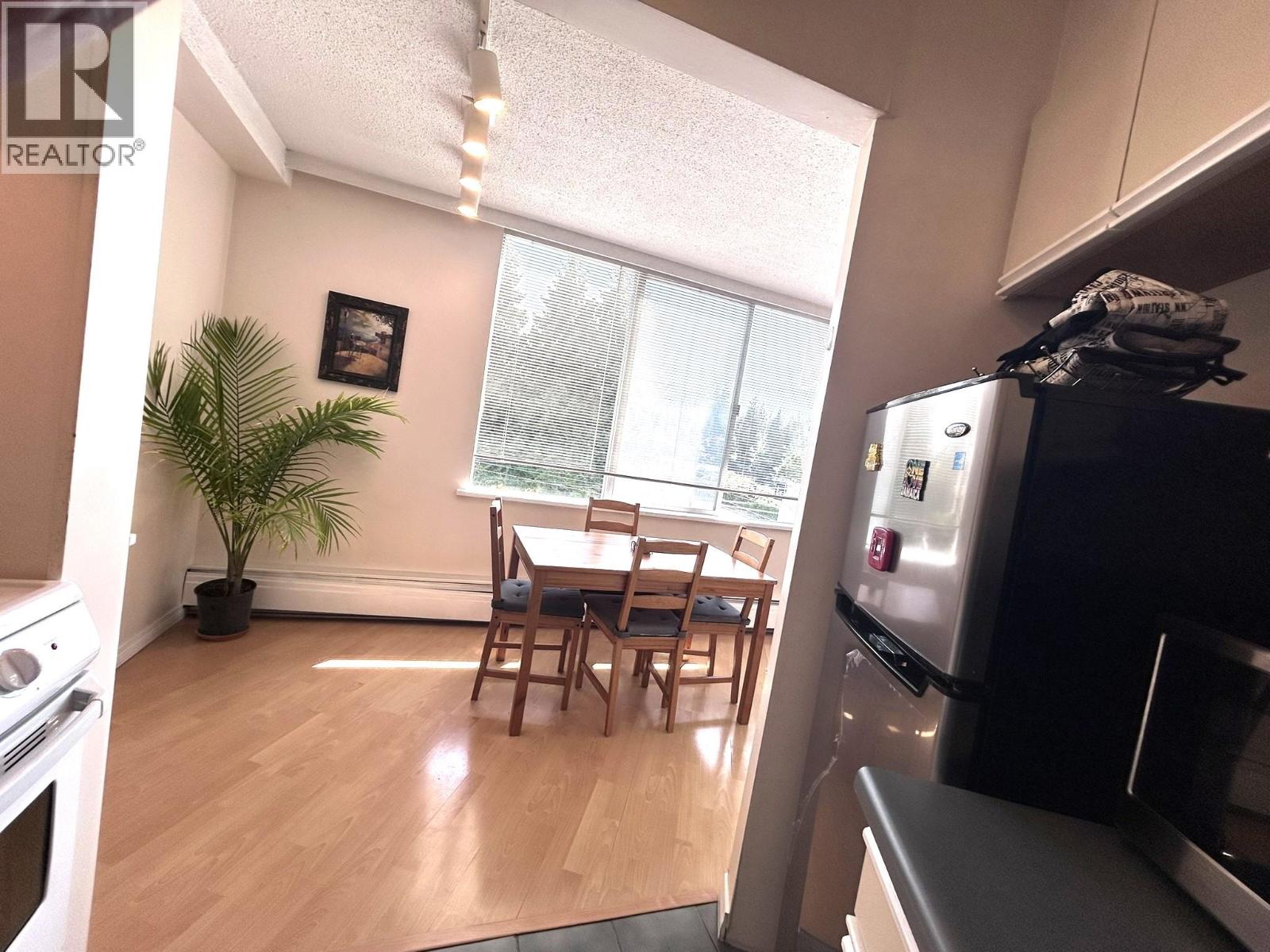 Photo 4 of 303 4691 W 10th Avenue, Vancouver BC