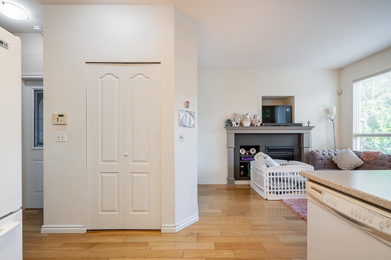 Photo 11 of 18456 65 Avenue, Surrey BC