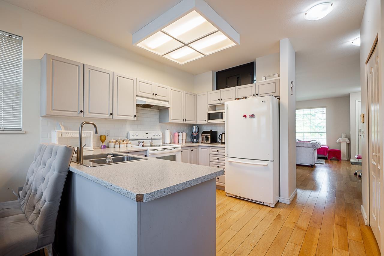 Photo 16 of 18456 65 Avenue, Surrey BC