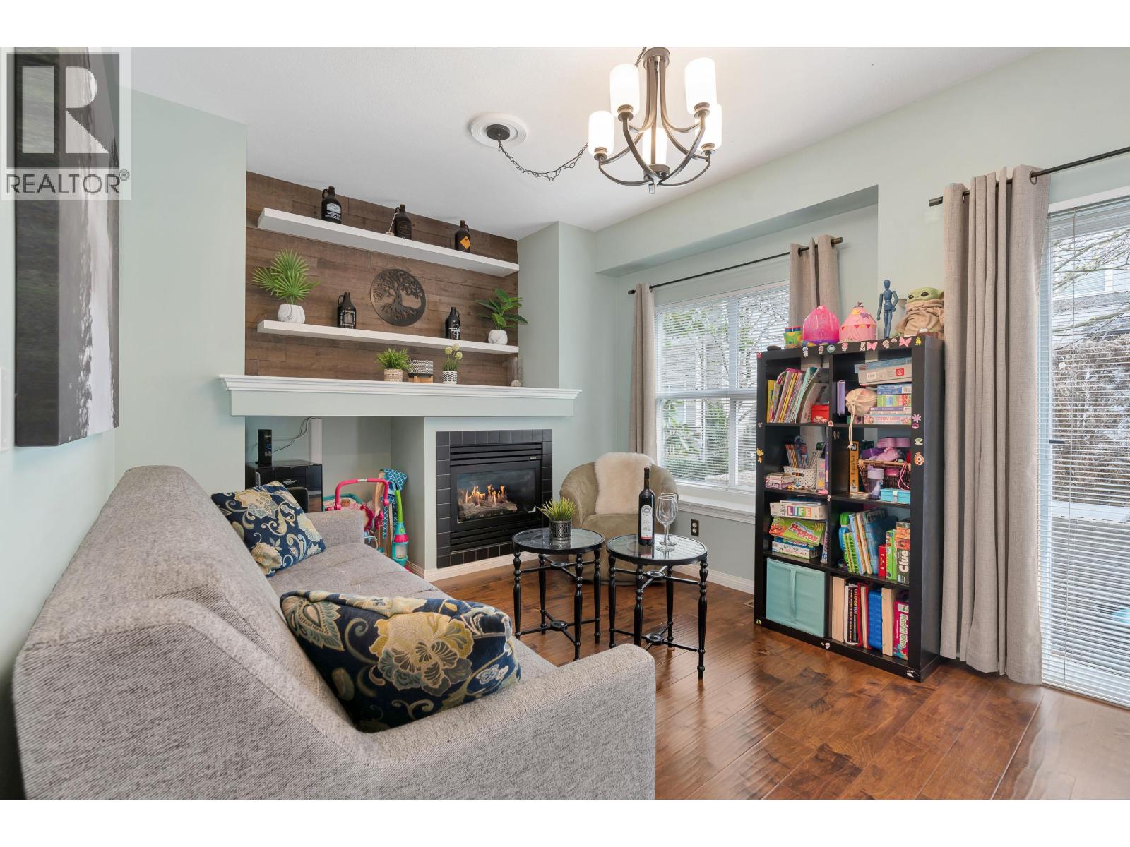 Photo 8 of 12 1055 Riverwood Gate, Port Coquitlam BC