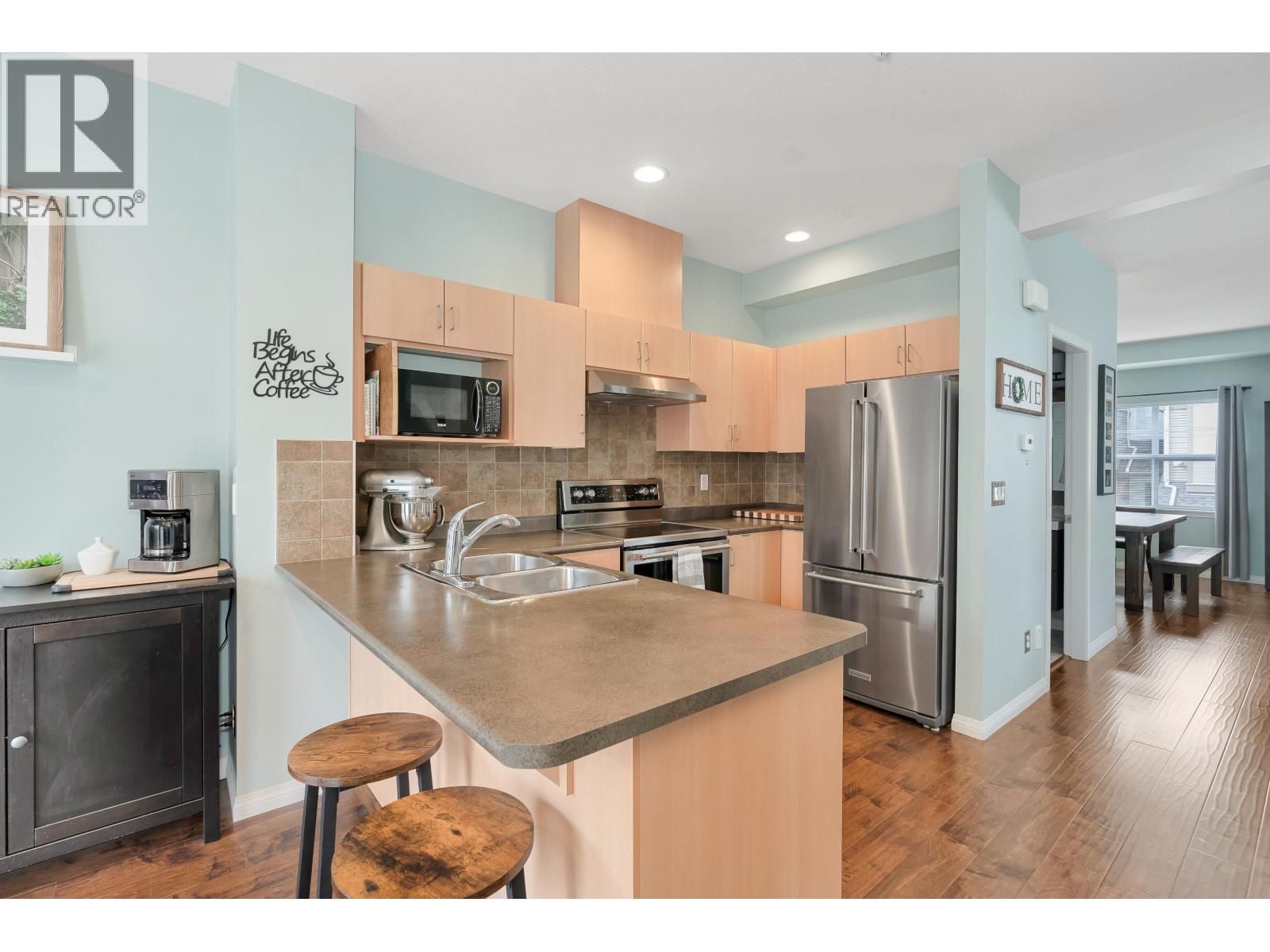 Photo 5 of 12 1055 Riverwood Gate, Port Coquitlam BC