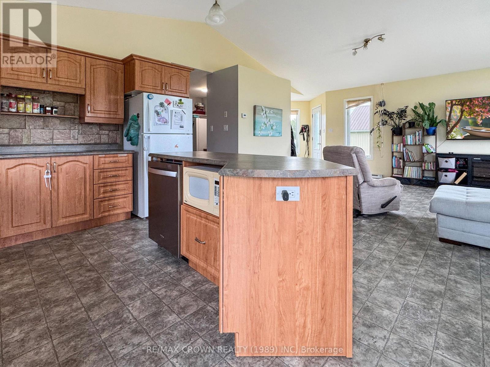 Photo 7 of 171 583 Highway S, Hearst ON