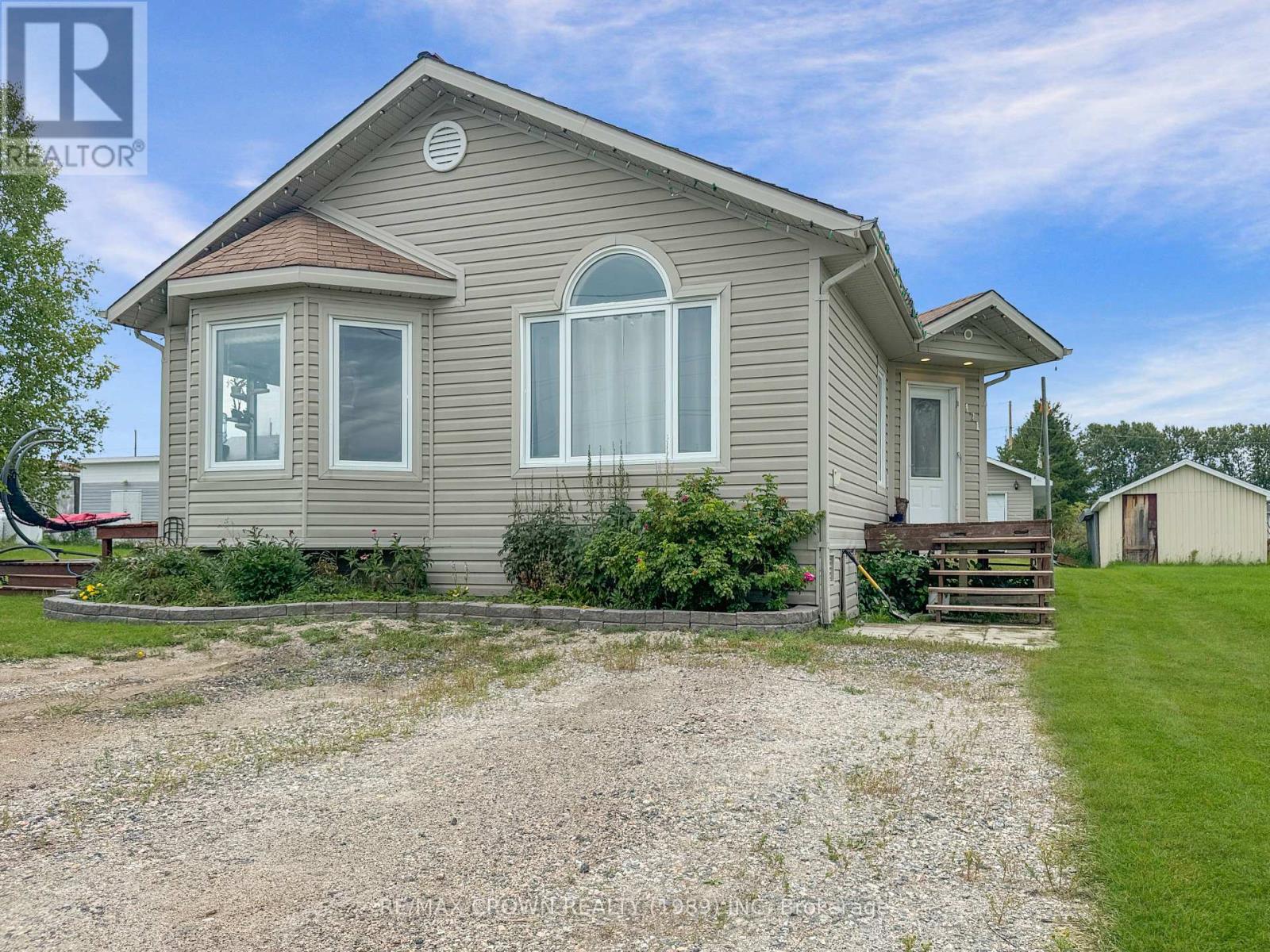 Photo 6 of 171 583 Highway S, Hearst ON