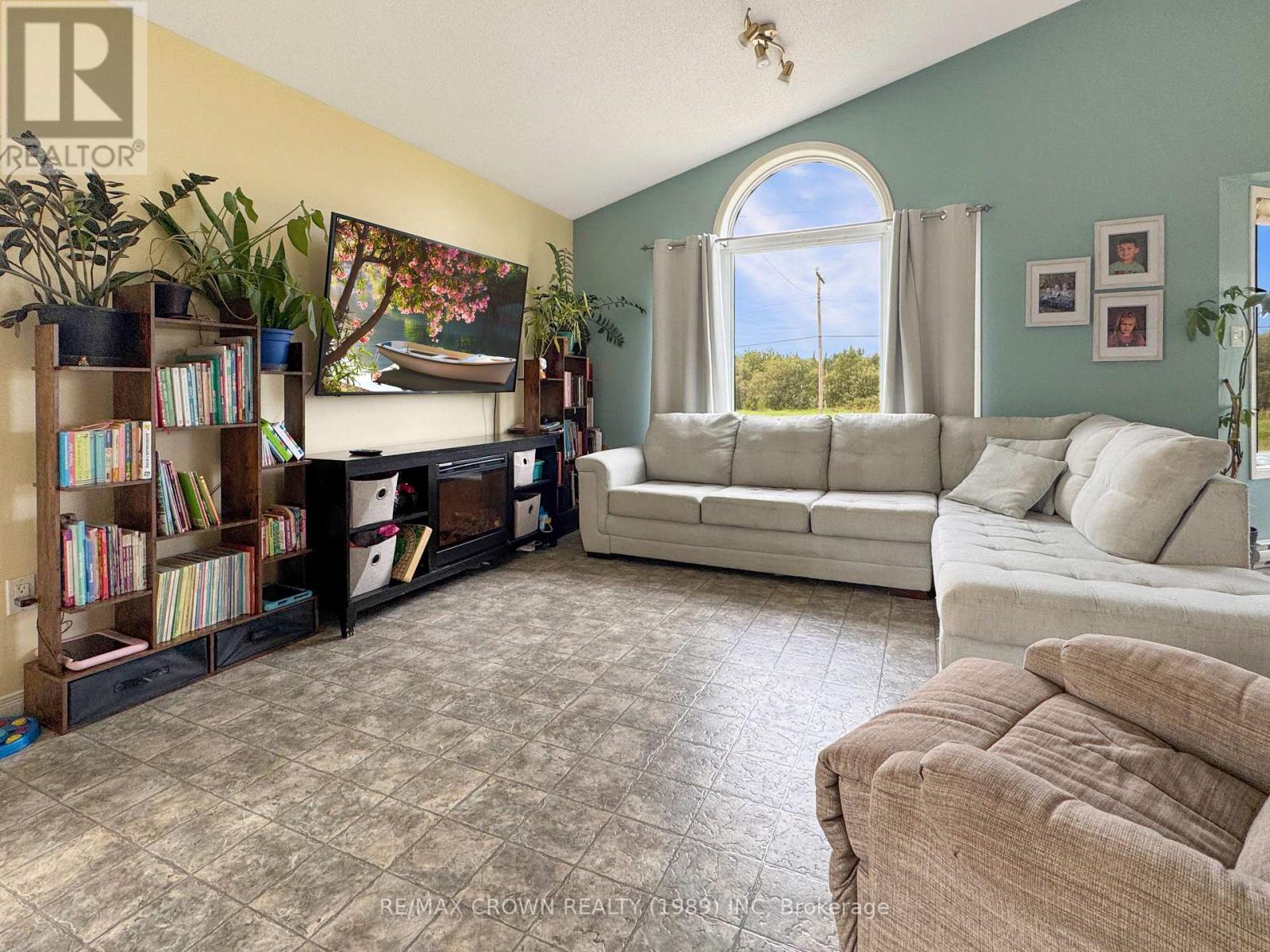 Photo 11 of 171 583 Highway S, Hearst ON