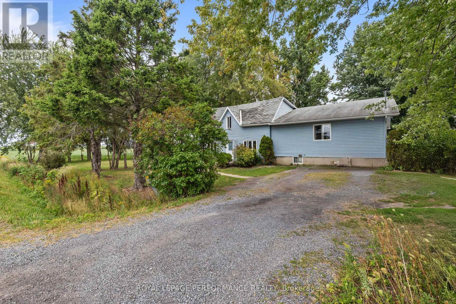 Photo 5 of 721 St Thomas Road, Russell ON