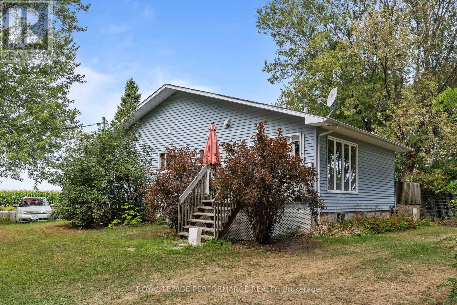 Photo 19 of 721 St Thomas Road, Russell ON