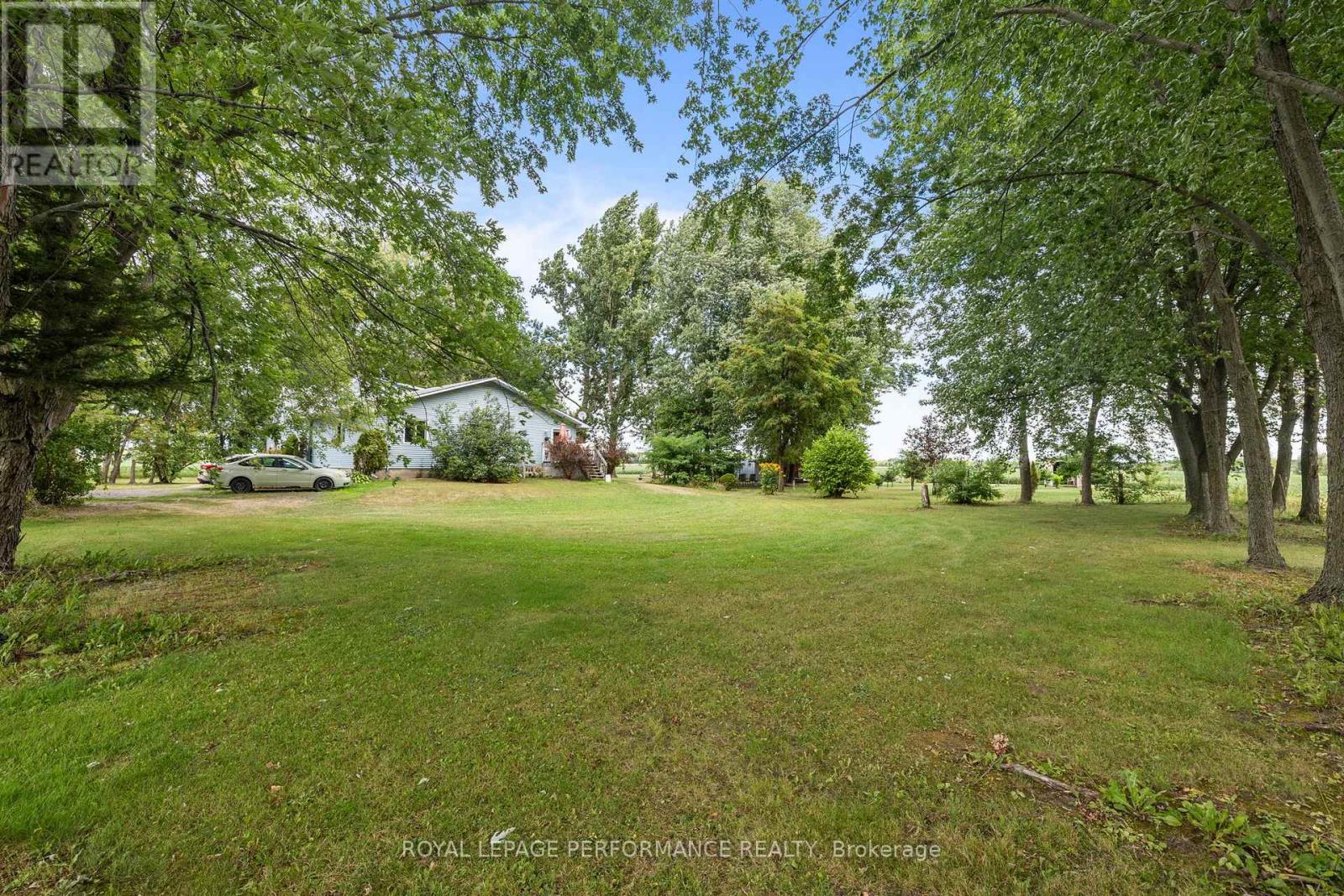 Photo 18 of 721 St Thomas Road, Russell ON