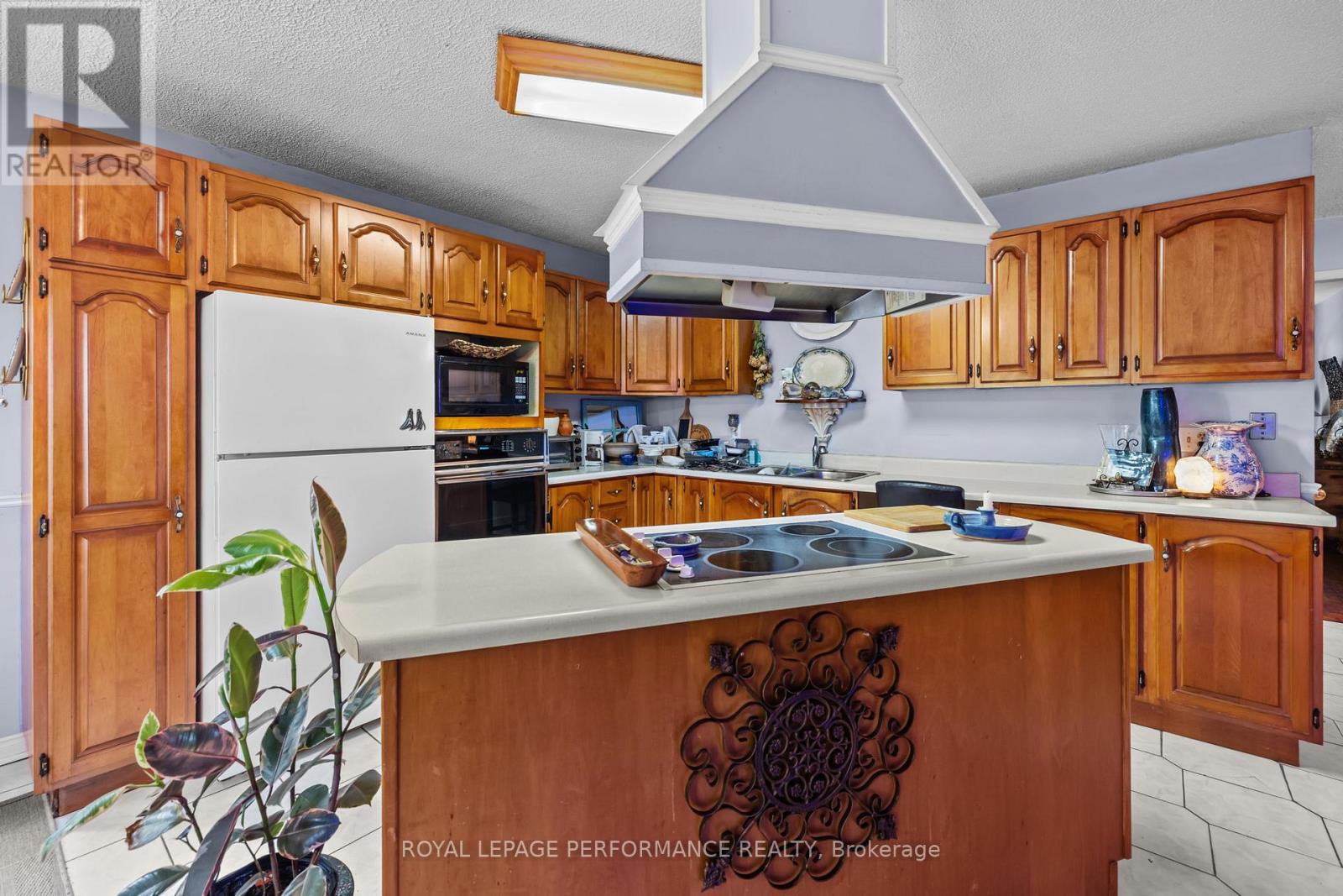 Photo 2 of 721 St Thomas Road, Russell ON