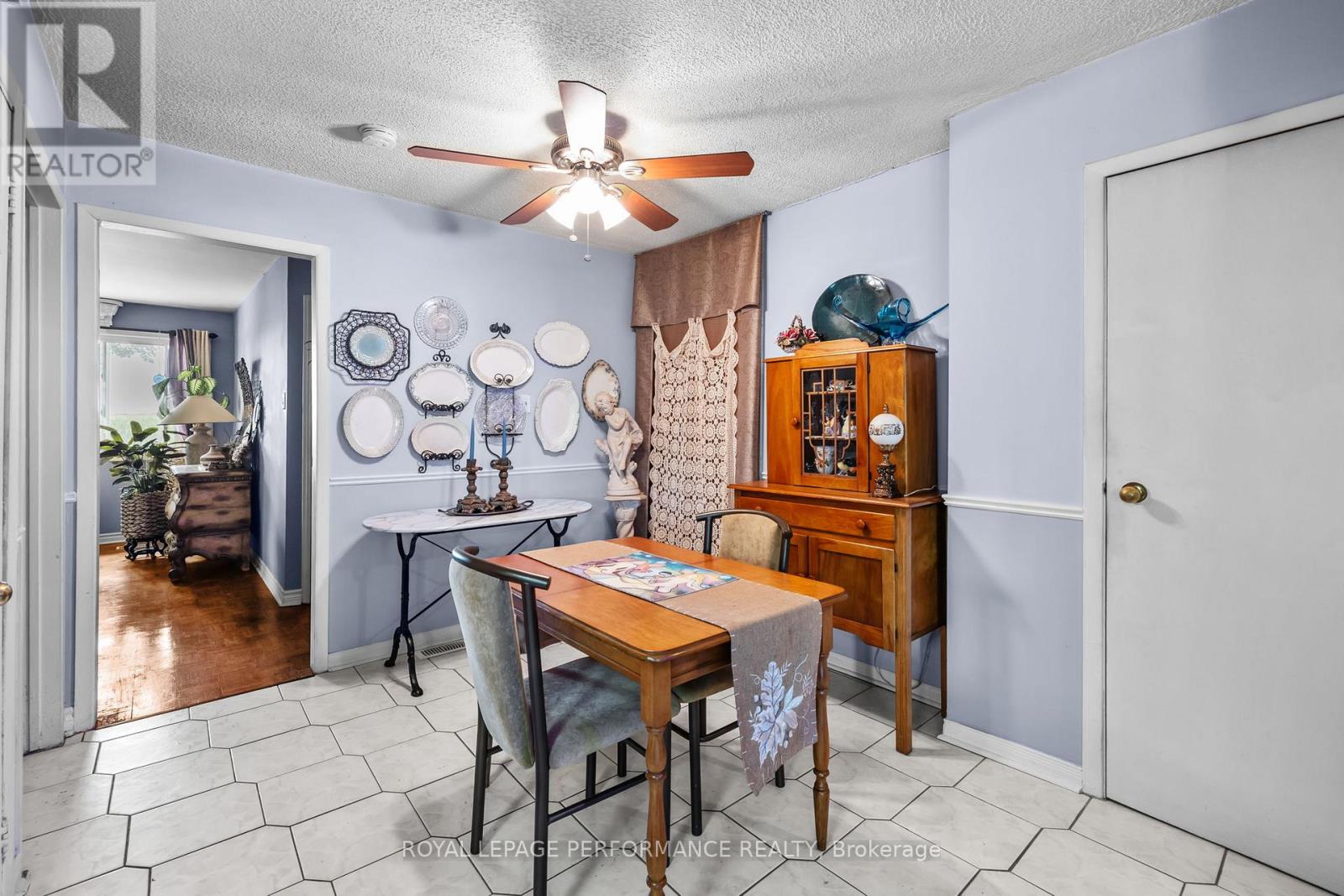 Photo 4 of 721 St Thomas Road, Russell ON