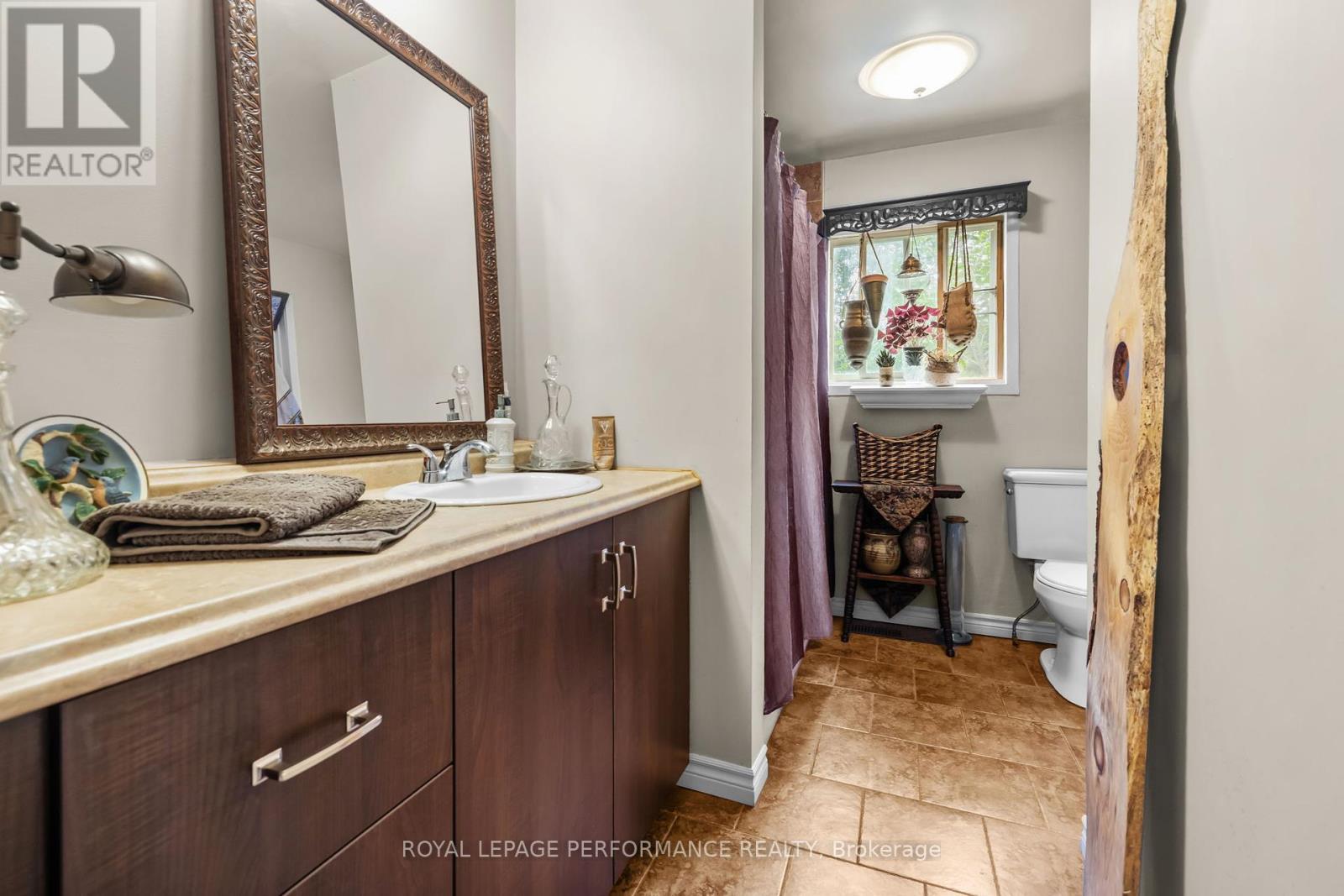 Photo 42 of 721 St Thomas Road, Russell ON