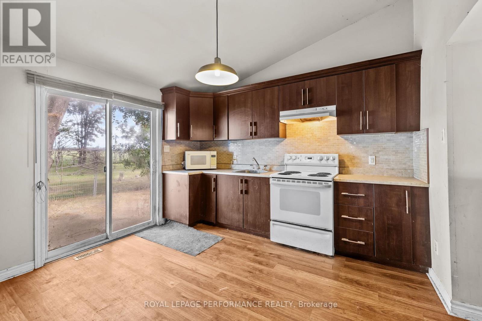 Photo 29 of 721 St Thomas Road, Russell ON