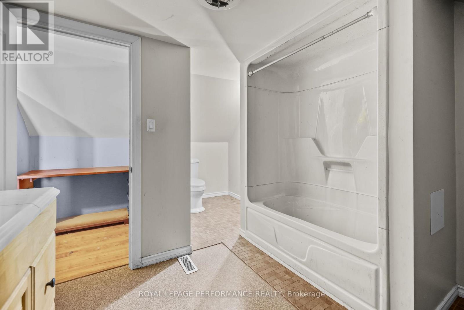 Photo 28 of 721 St Thomas Road, Russell ON