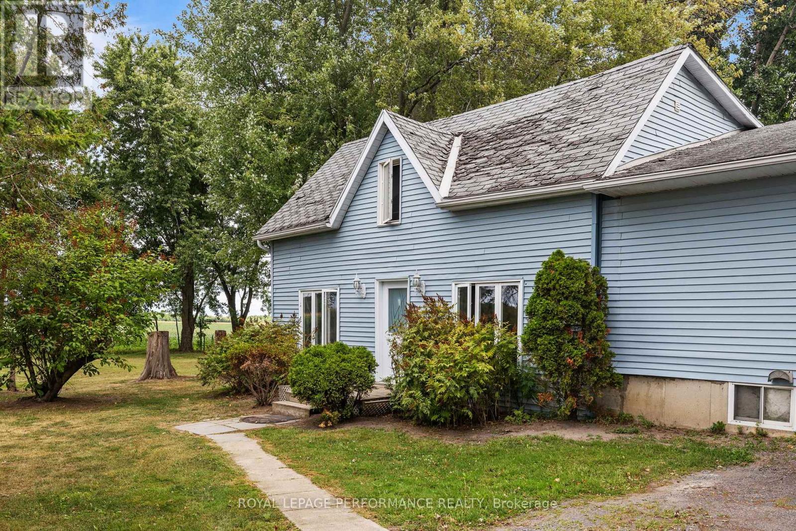 Photo 17 of 721 St Thomas Road, Russell ON
