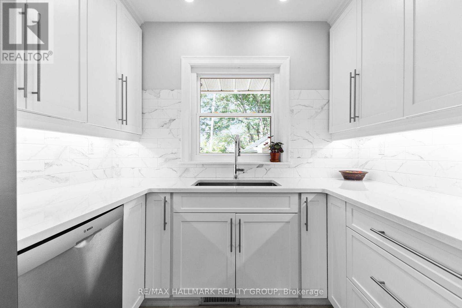 Photo 7 of 1622 Drake Avenue, Ottawa ON