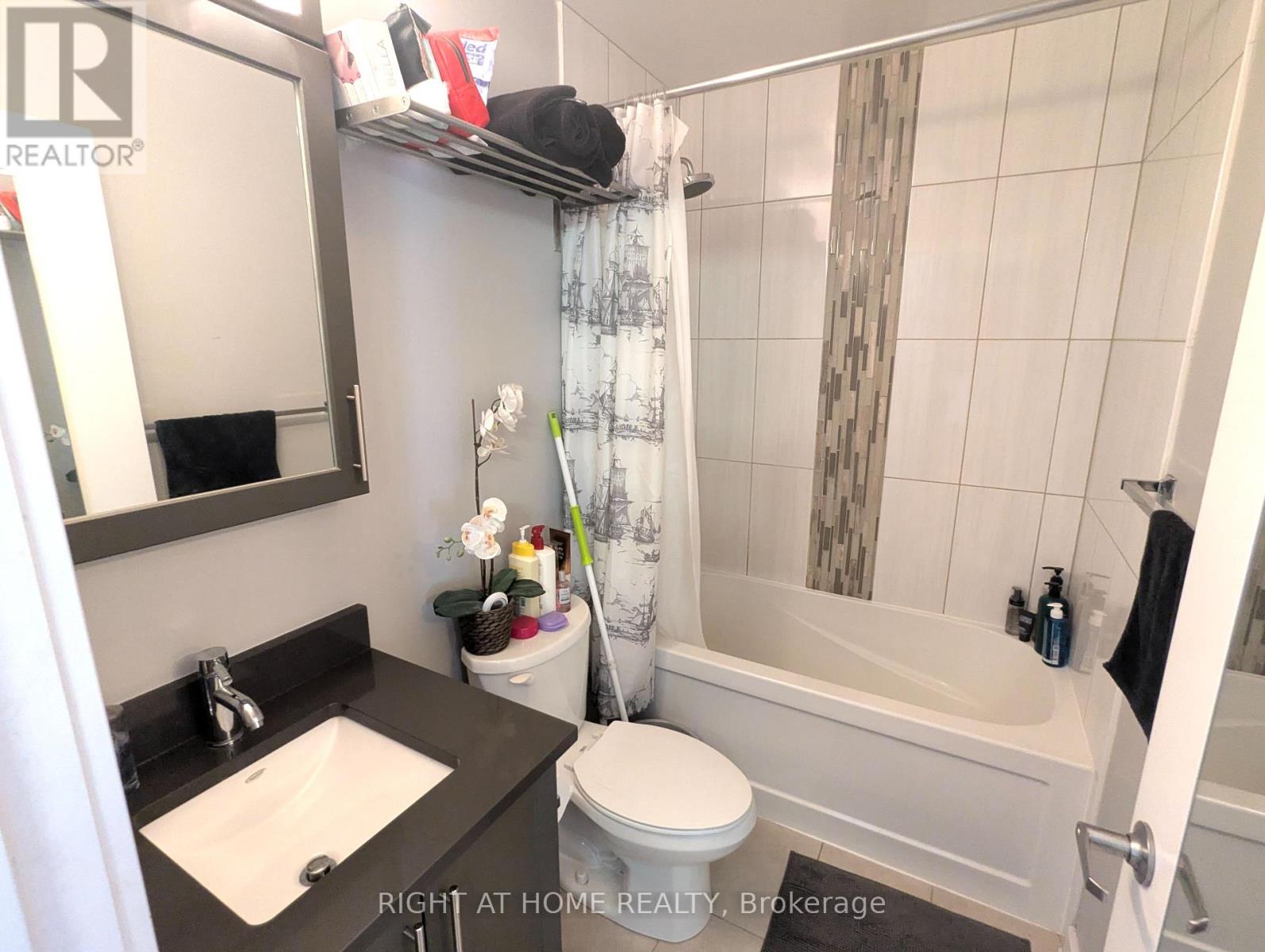 Photo 8 of 2404 40 Nepean Street, Ottawa ON