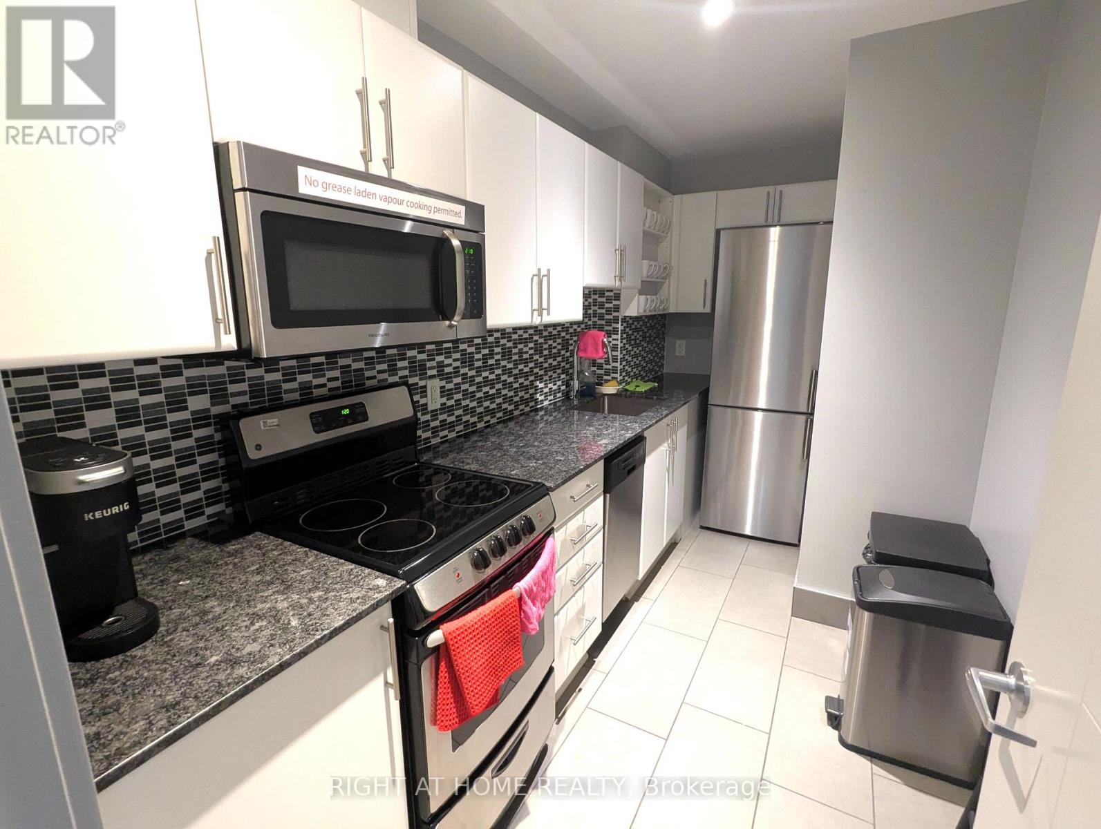 Photo 14 of 2404 40 Nepean Street, Ottawa ON