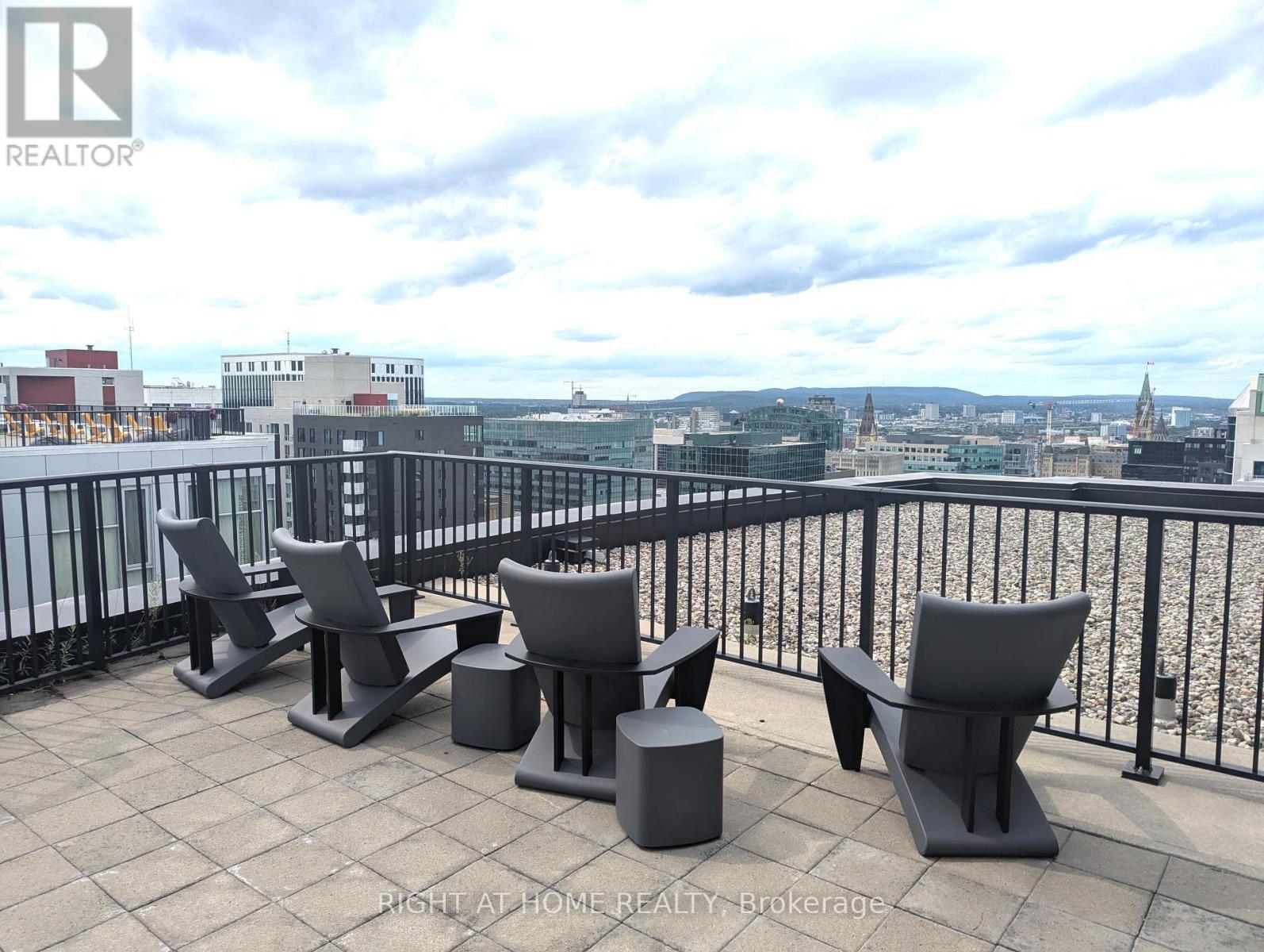 Photo 1 of 2404 40 Nepean Street, Ottawa ON