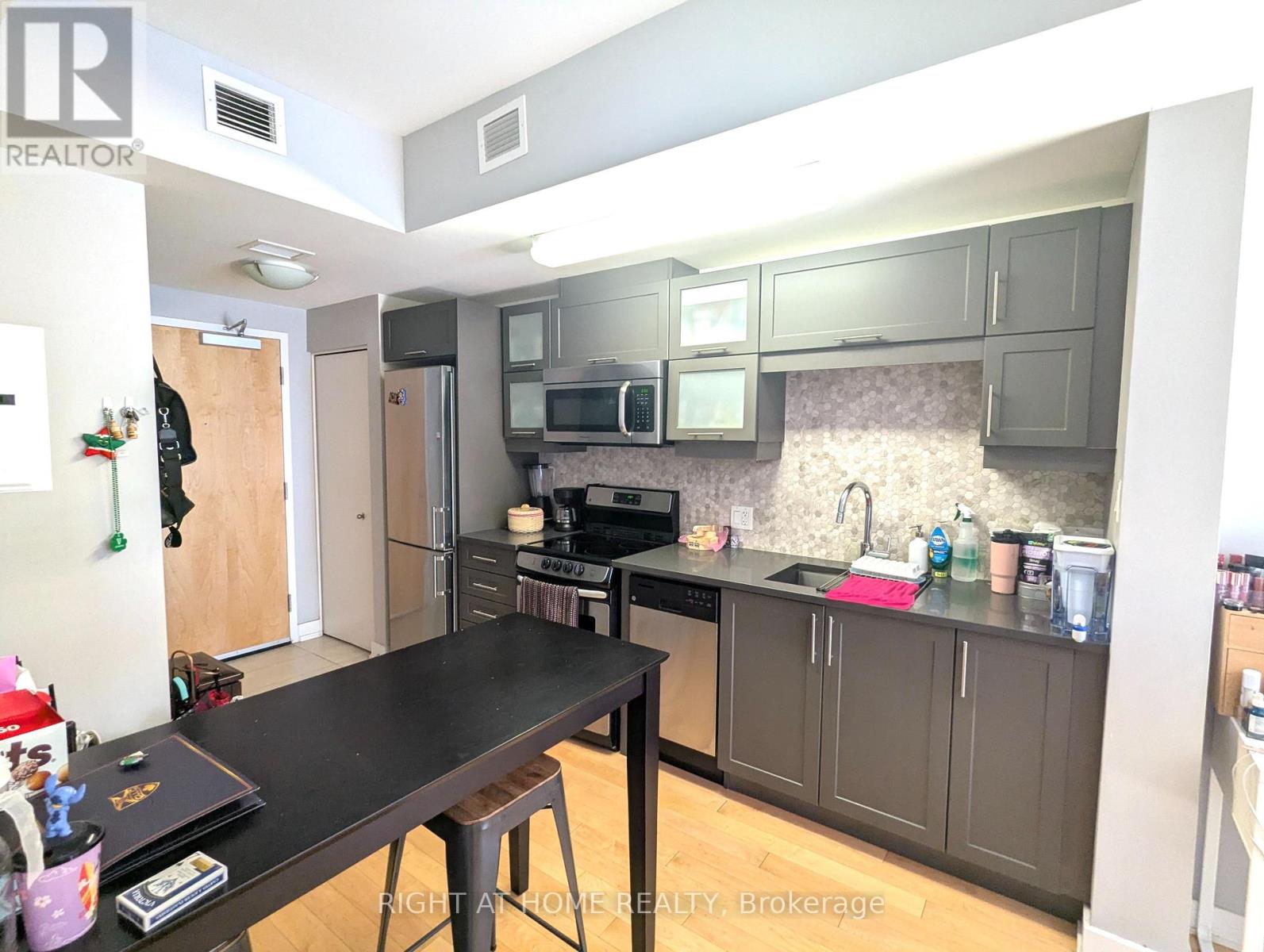 Photo 18 of 2404 40 Nepean Street, Ottawa ON