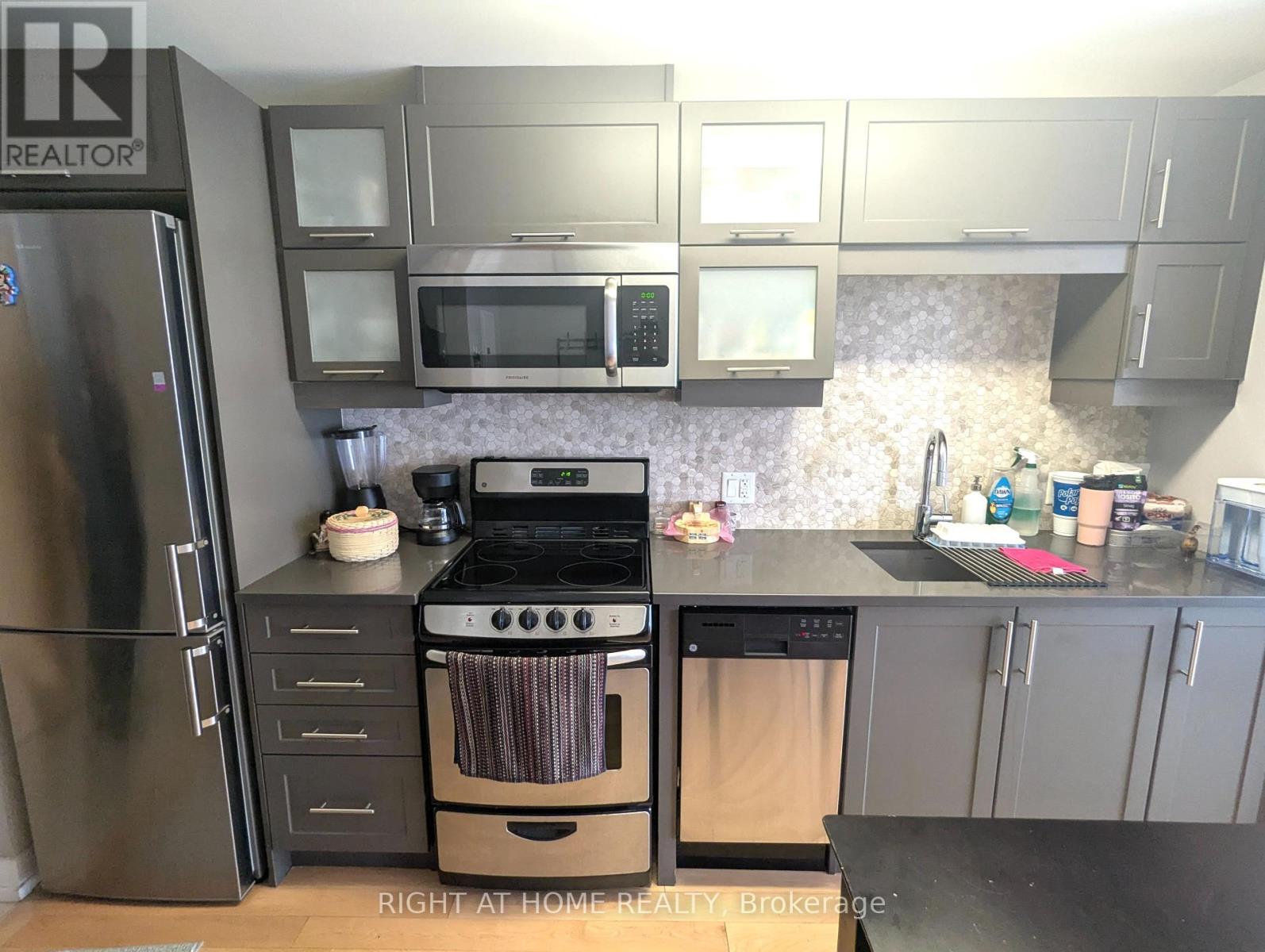 Photo 4 of 2404 40 Nepean Street, Ottawa ON