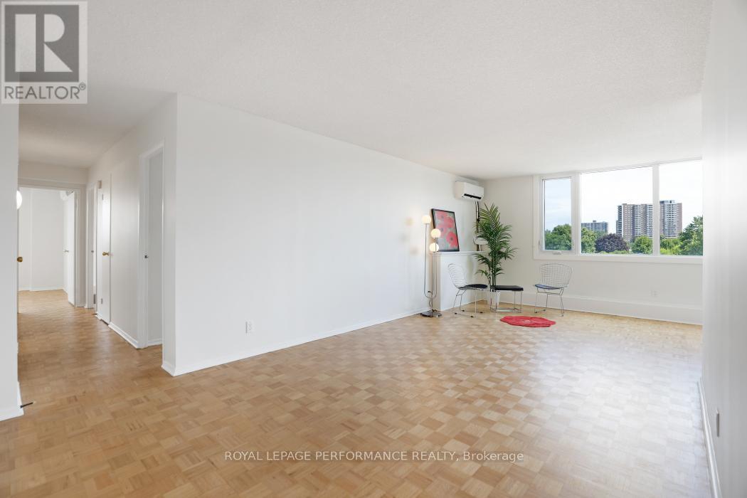 Photo 16 of 301 2625 Regina Street, Ottawa ON