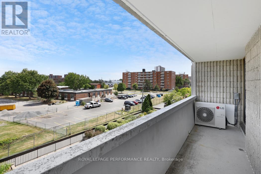 Photo 37 of 301 2625 Regina Street, Ottawa ON