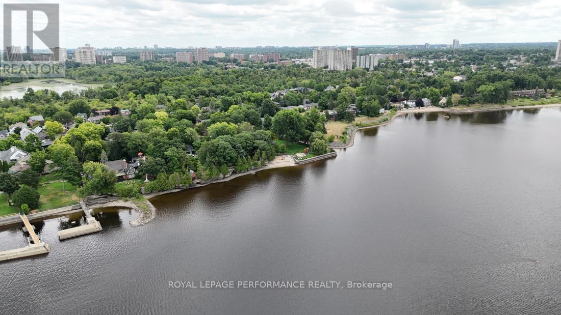 Photo 3 of 301 2625 Regina Street, Ottawa ON
