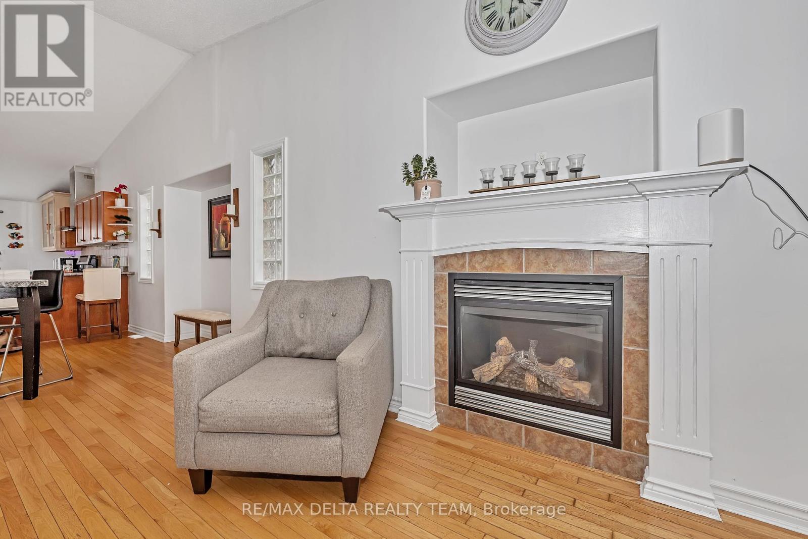 Photo 15 of 400 Centenaire Street, Russell ON