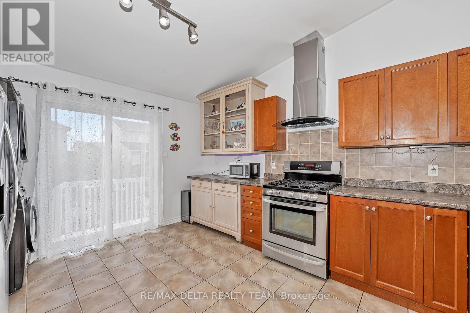 Photo 24 of 400 Centenaire Street, Russell ON